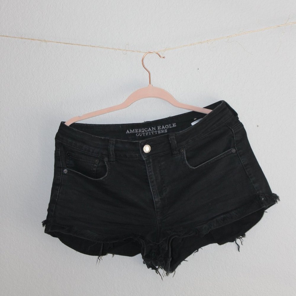 BLACK JEAN SHORTS